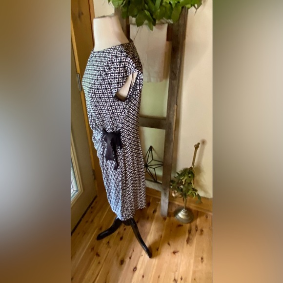 ✨Taylor for A Pea in the Pod Maternity Dress✨ - Picture 2 of 8